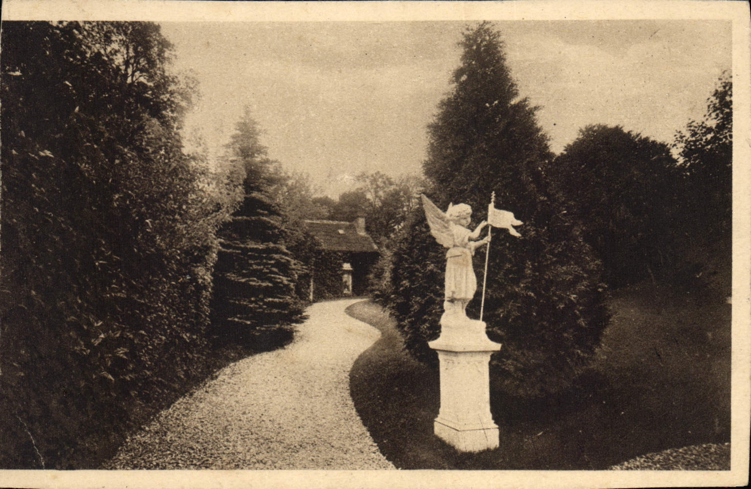 Jardin des Buissonnets — Statue de l'Ange — Éditeur : CPAPHIL, n°6