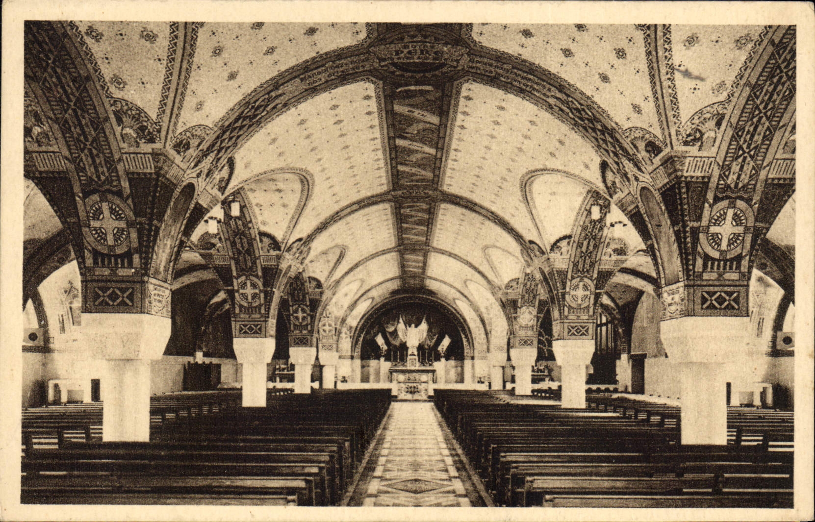 La Basilique de Lisieux — La Crypte (vue générale) — Édition C. B. S. T. Lisieux, n°8