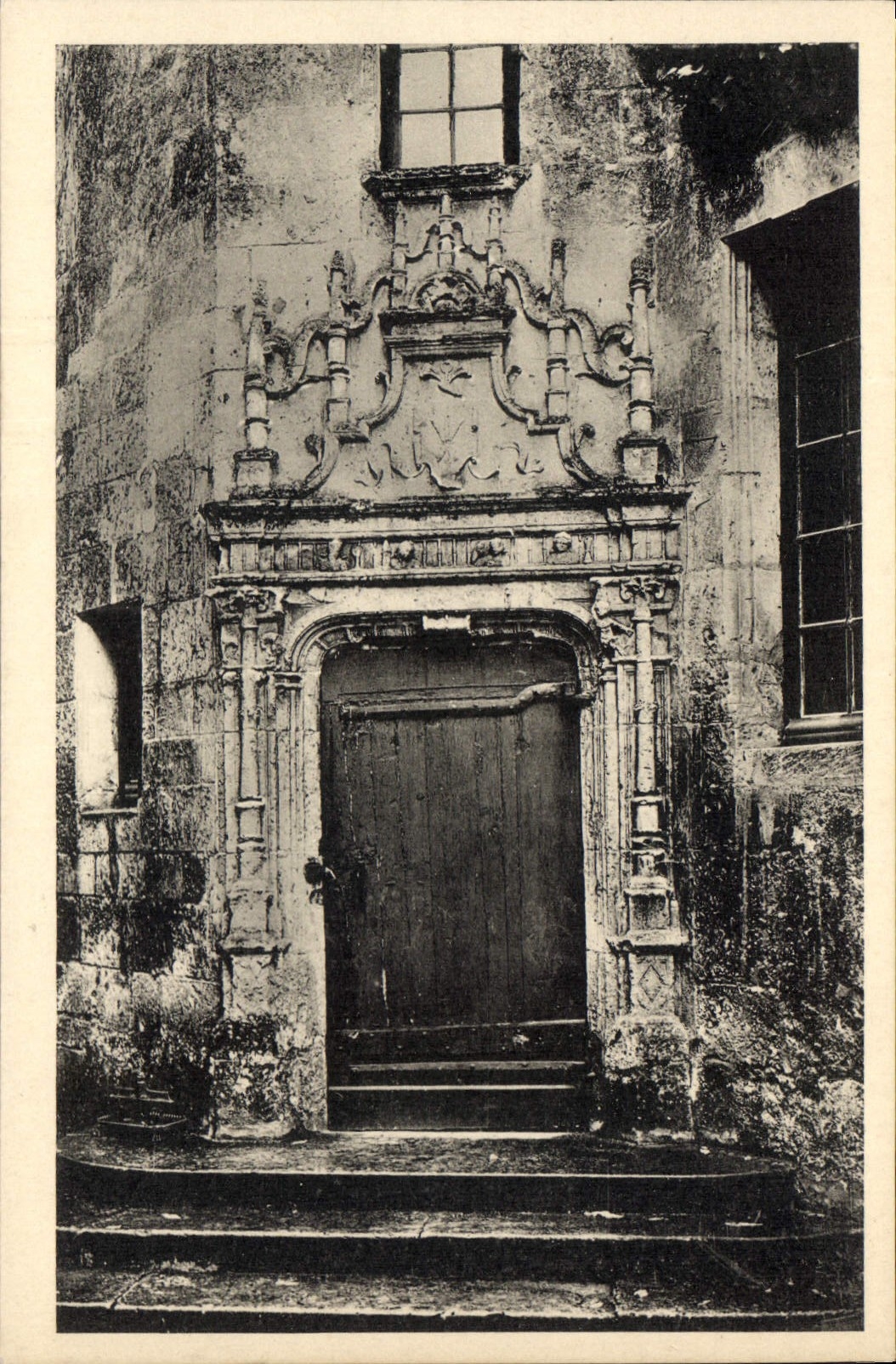 Montoire (L.-et-C.) — Maison Frédureau, porte sculptée — CPAPHIL