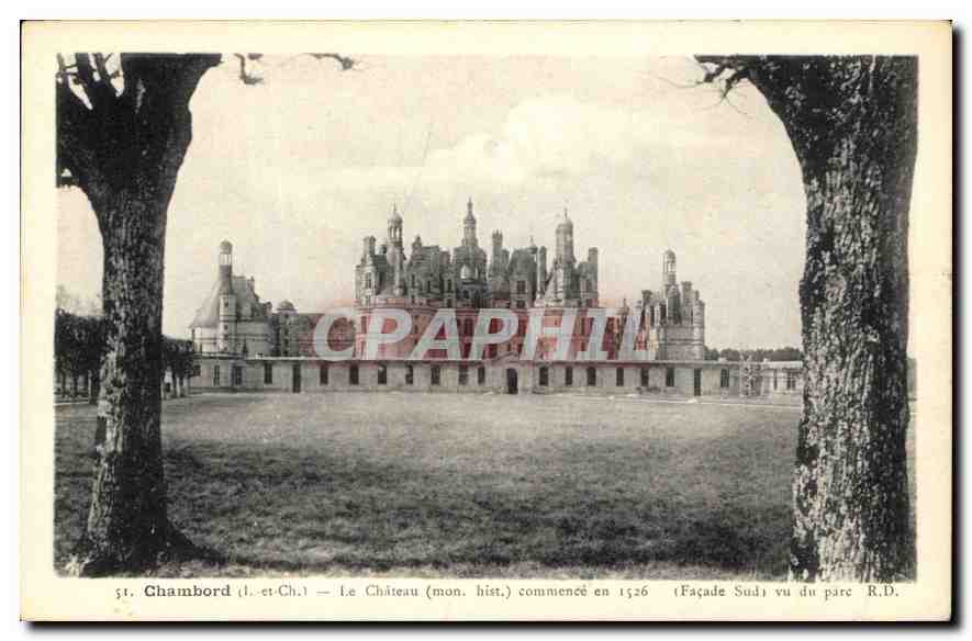 Chambord (Loir-et-Cher) — Le Château (mon. hist.) commencé en 1526 (Façade Sud) vu du parc R.D.