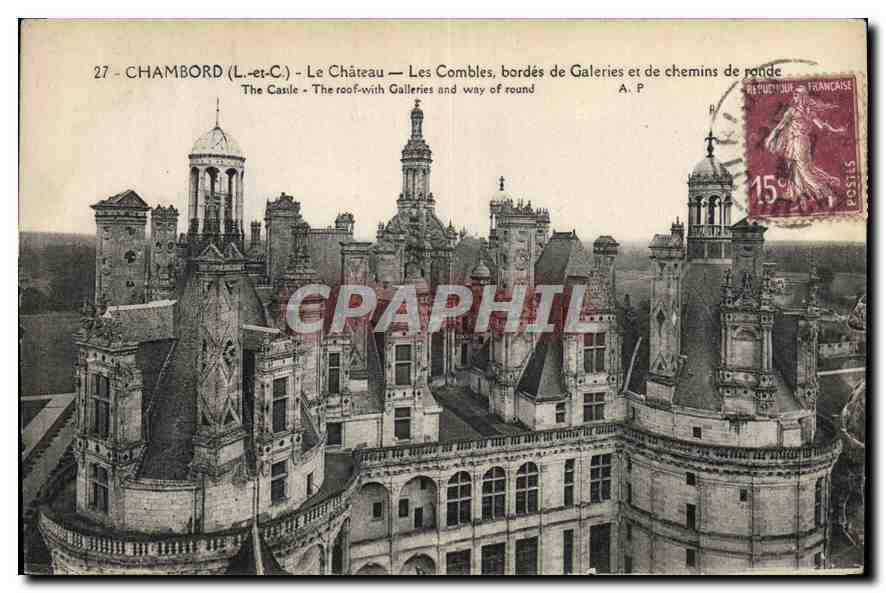 CPA Chambord L et C Le Chateau les Combles bordes de Galerie et de chemins de ronde 