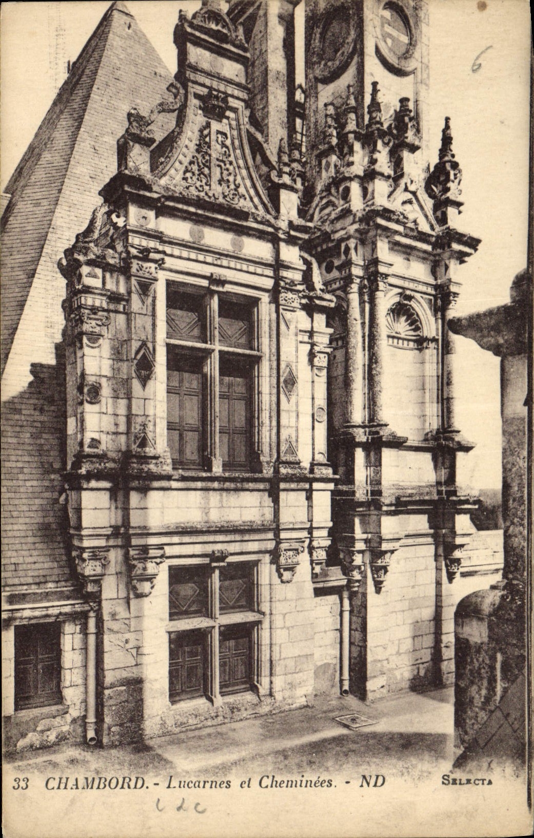 CPA Chambord Lucarnes et Cheminees 