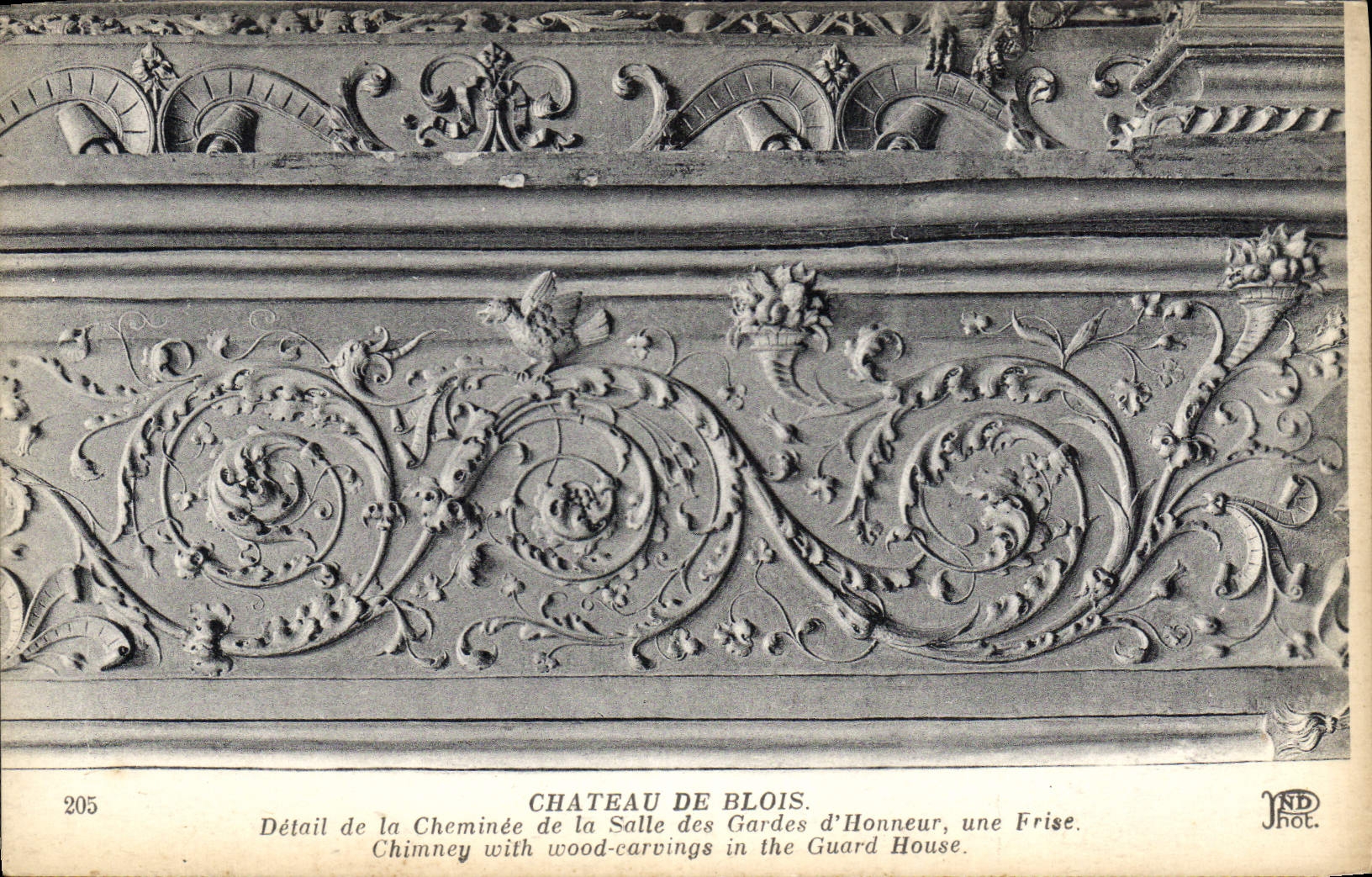 Château de Blois — Détail de la cheminée de la Salle des Gardes d'Honneur, une frise — JND Phot.