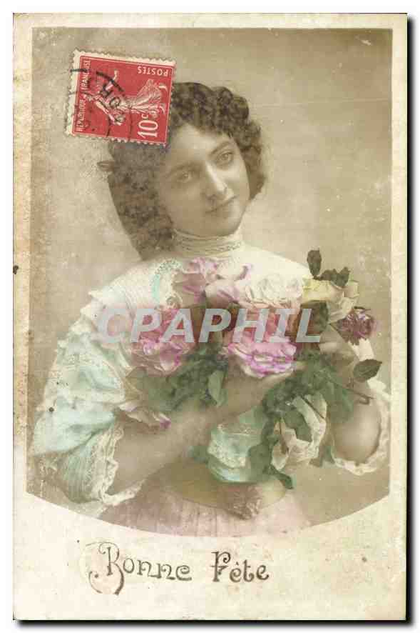 Jeune femme tenant un bouquet de roses — Bonne Fête — Union Postale Universelle