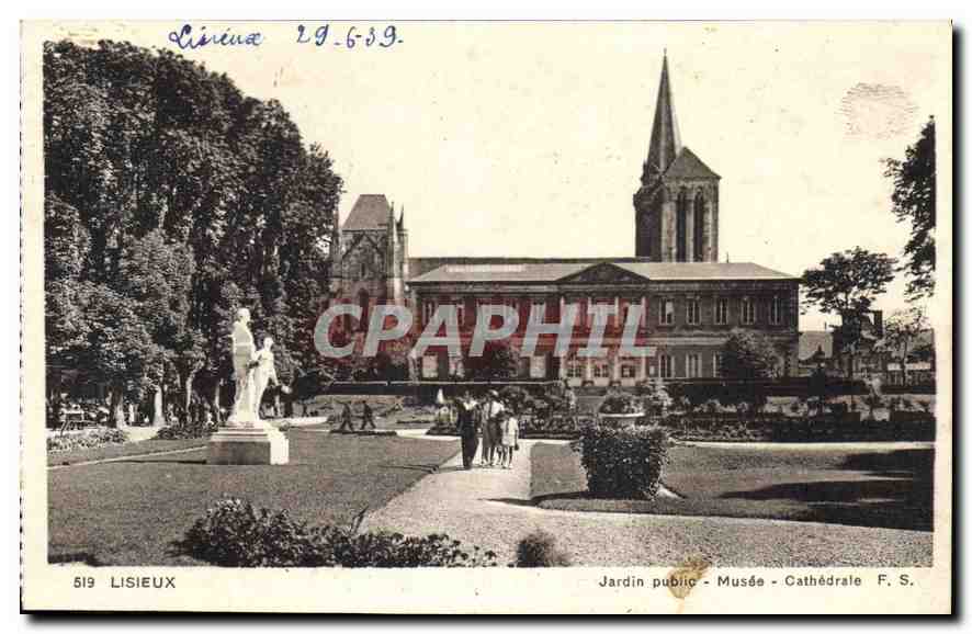 CPA Lisieux Jardin public Musee Cathedrale 