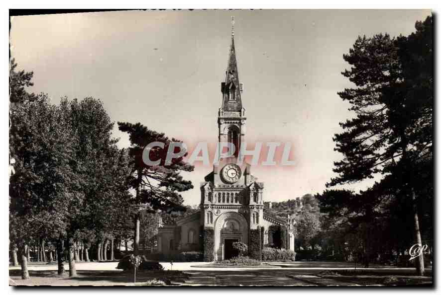 Église de Trouville — Plage Fleurie — Réal-Photo
