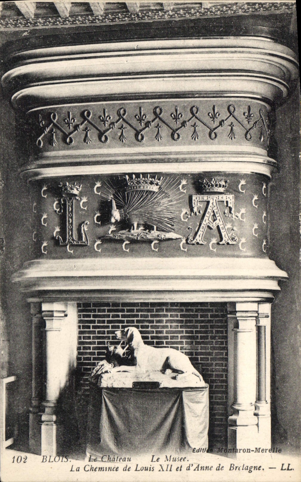 CPA Blois Le Chateau Le Musee La Cheminee de Louis XII et d'Anne de Bretagne 