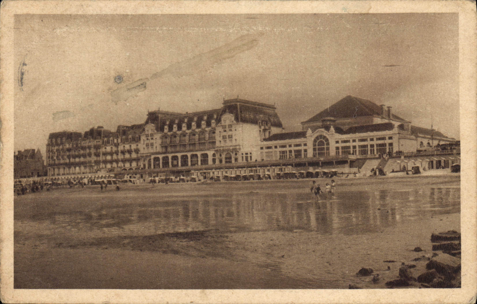 CPA Cabourg Calvados La Plage et le Grand Hotel 