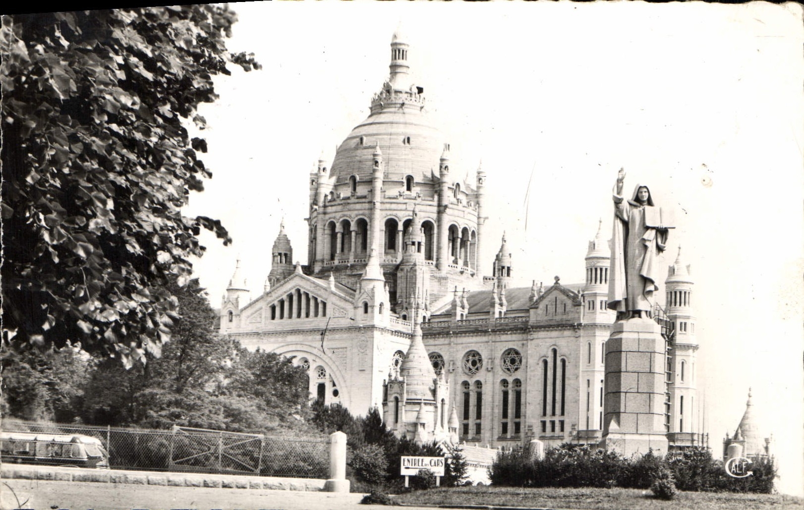 Basilique et Statue Sainte Thérèse — Lisieux — Édition Galf