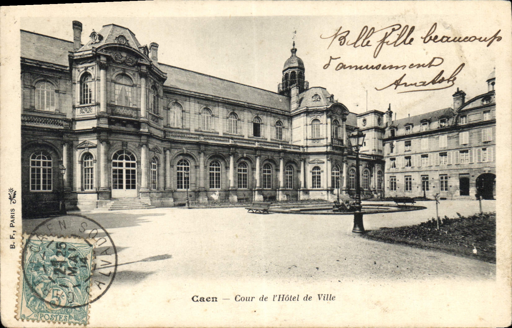 Caen — Cour de l'Hôtel de Ville — B.F. Paris
