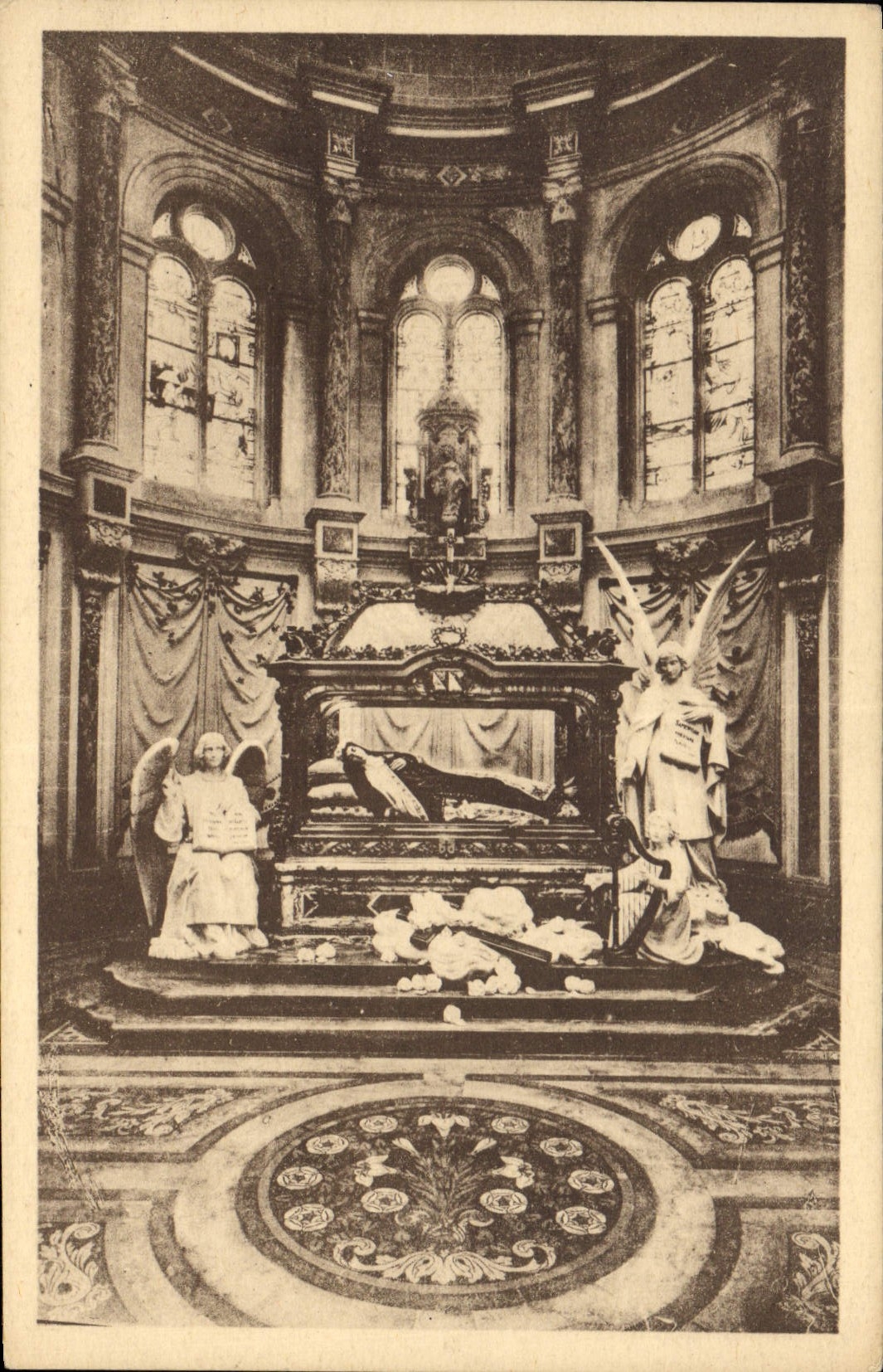Chapelle et Châsse de Sainte-Thérèse de l'Enfant-Jésus — Chapelle et Châsse de Sainte-Thérèse de l'Enfant-Jésus — éditeur non visible, n° de série non visible