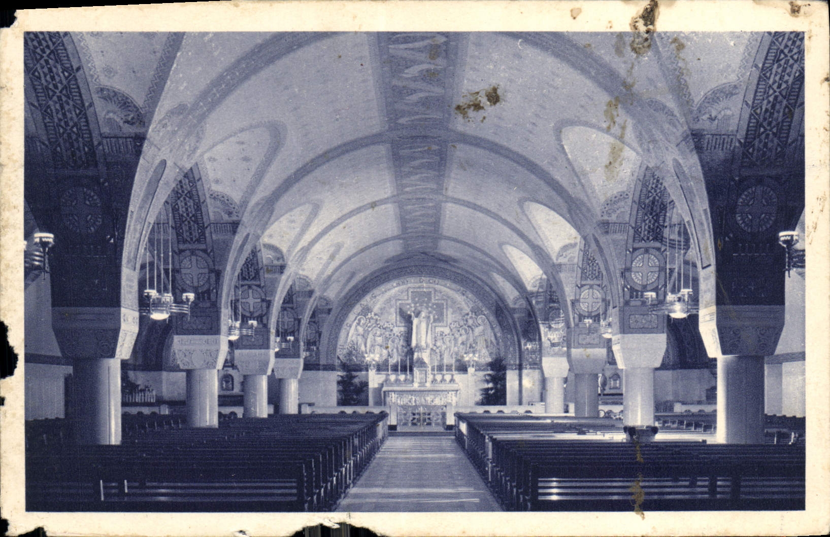 CPA La Basilique de Lisieux La Crypte Vue Generale 