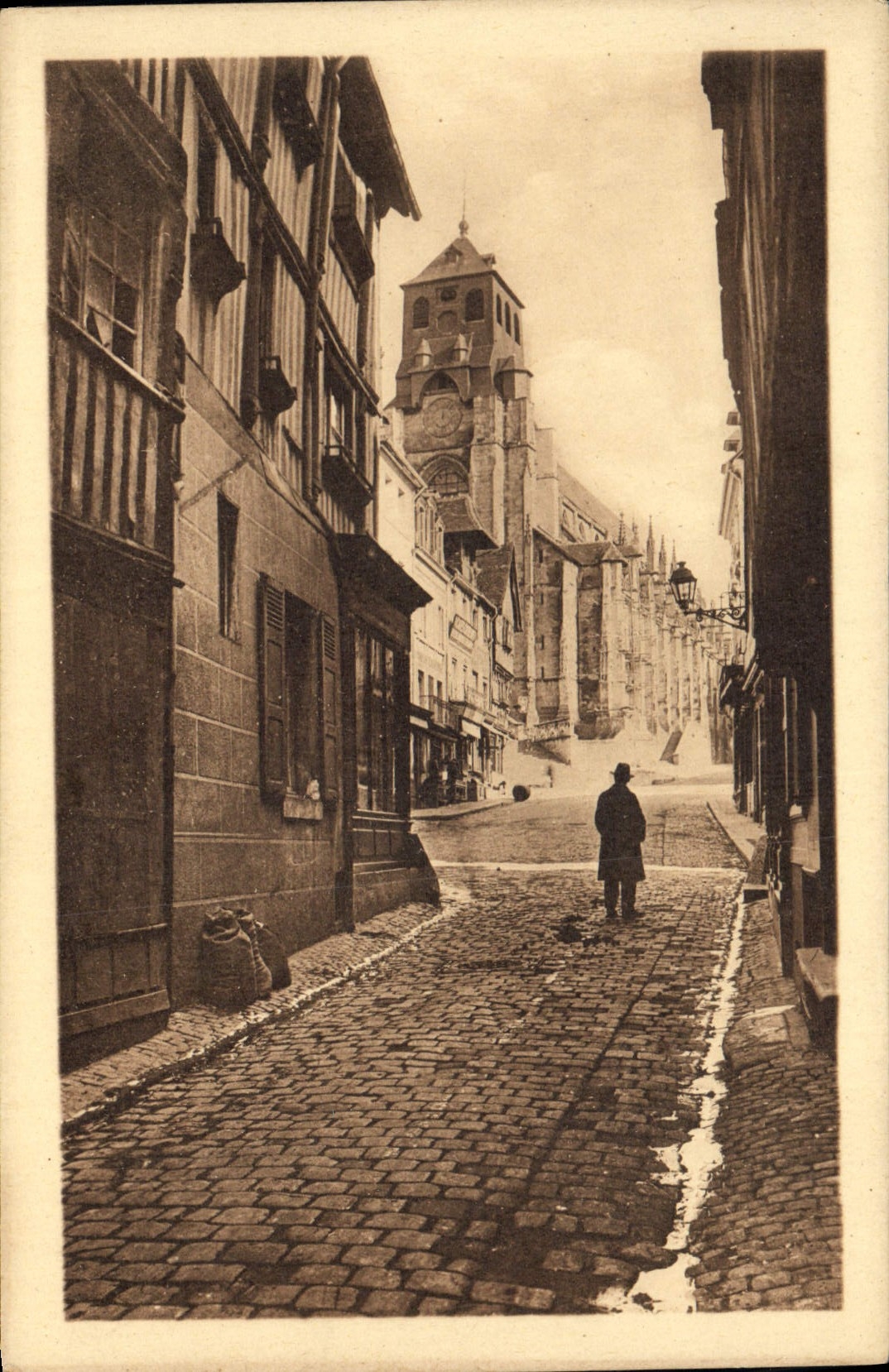 Lisieux — L'Église Saint-Jacques vue de la Rue aux Fèvres — CPAPHIL