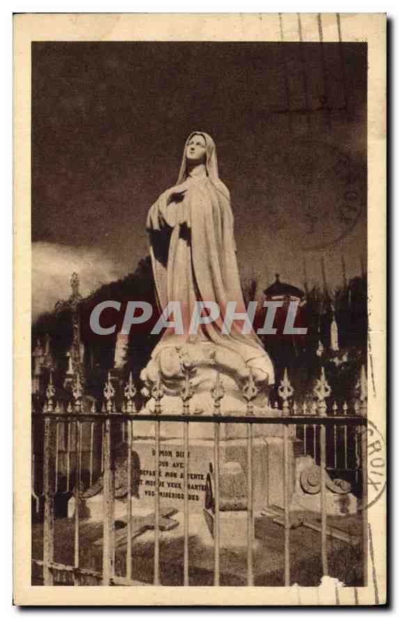 CPA Statue erigee au Cimetiere des Carmelites de Lisieux 