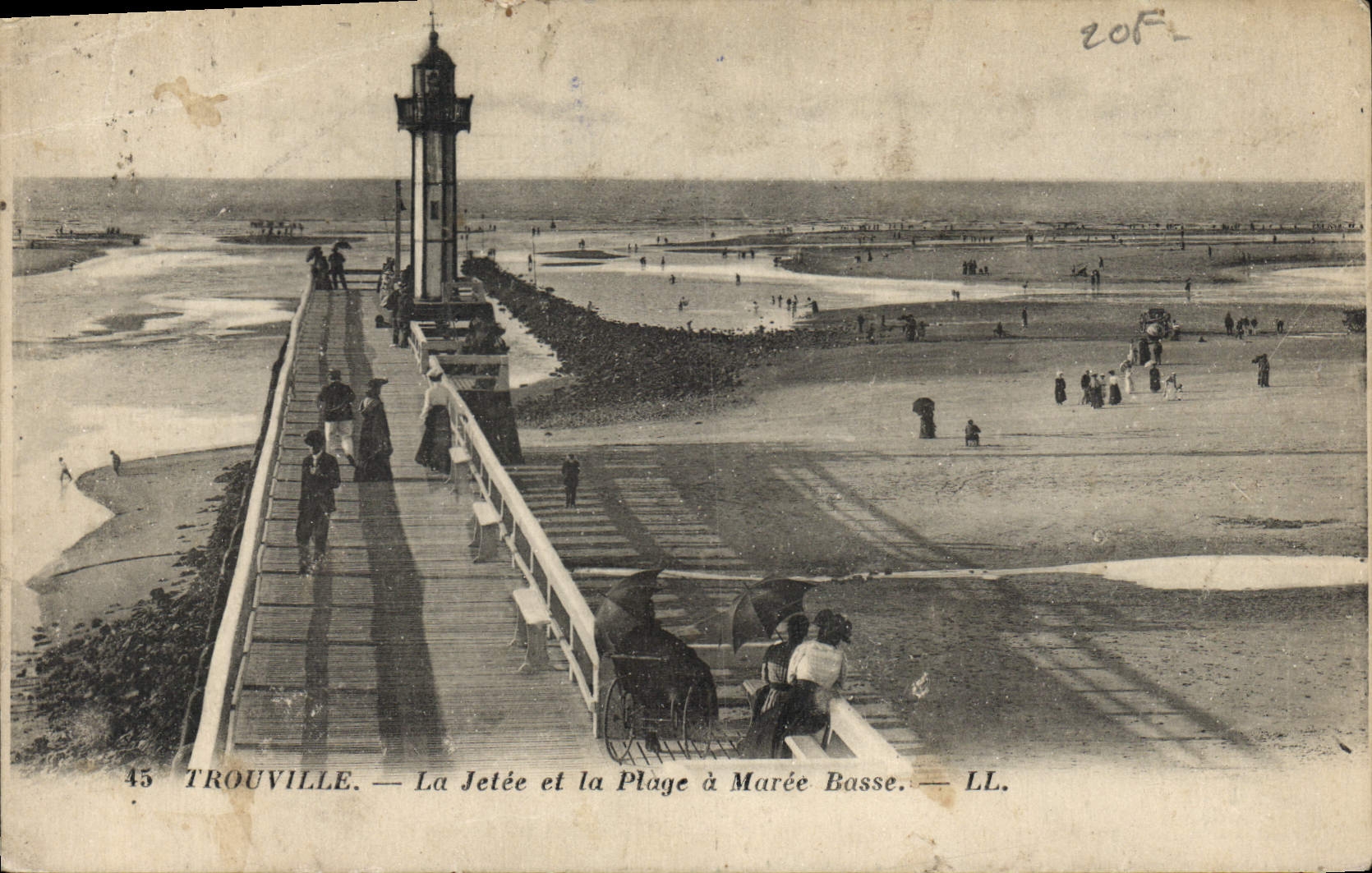 CPA Trouville La Jetee et la Plage a Maree Basse 