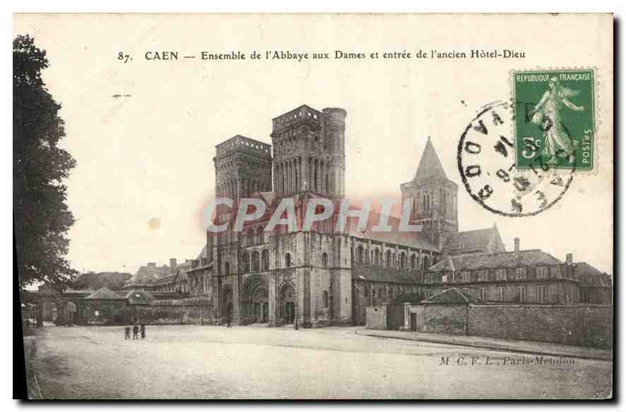 CPA Caen Ensemble de l'Abbaye aux Dames et entree de l'ancien Hotel Dieu 