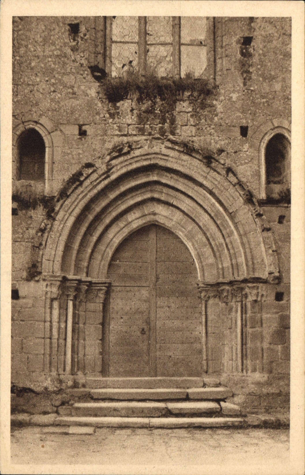 Saint-Benoît-du-Sault — Porte de l'église — Édition Trompeau