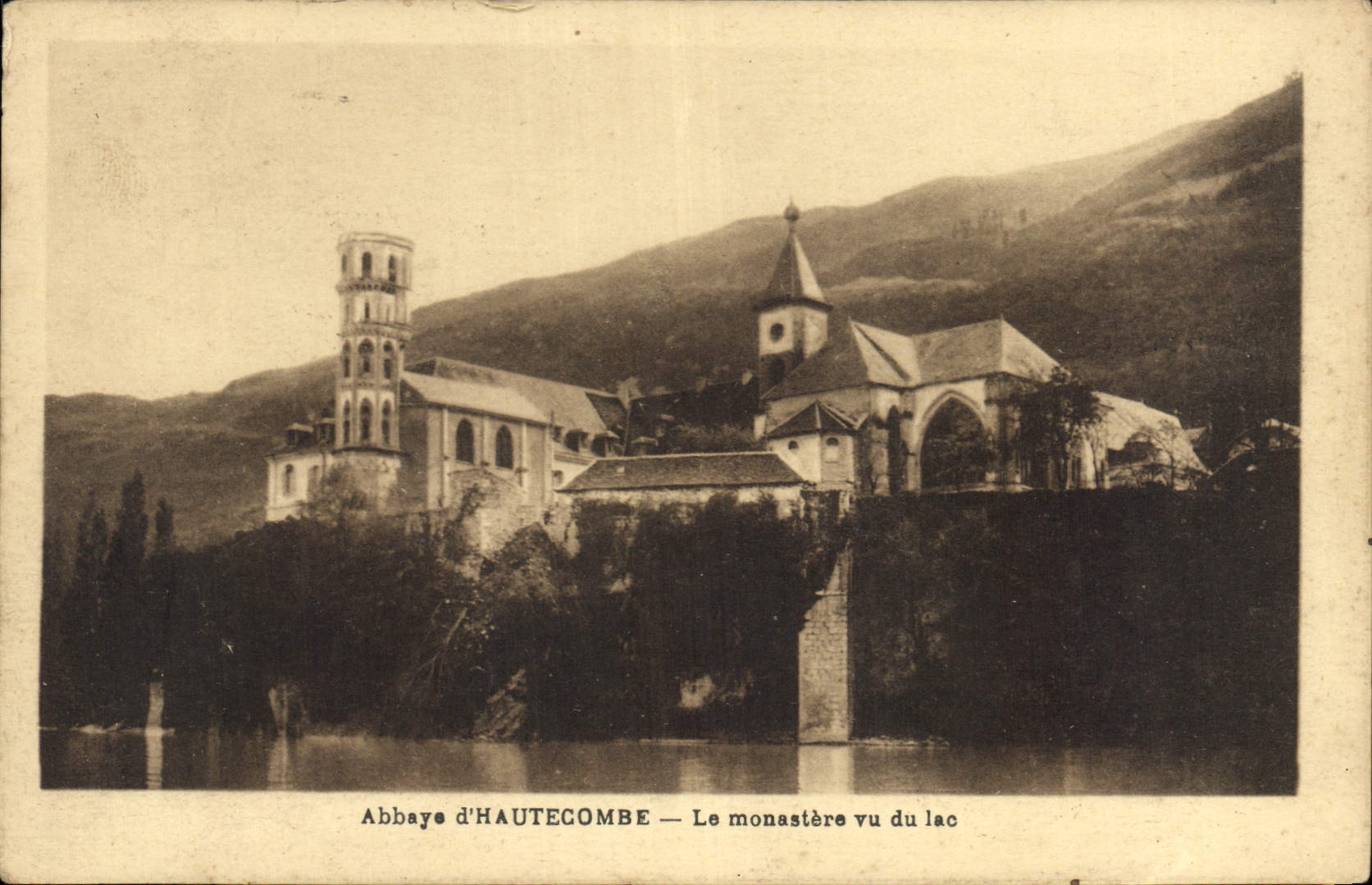 CPA Abbaye d'Hautecombe Le monastere vu du lac 