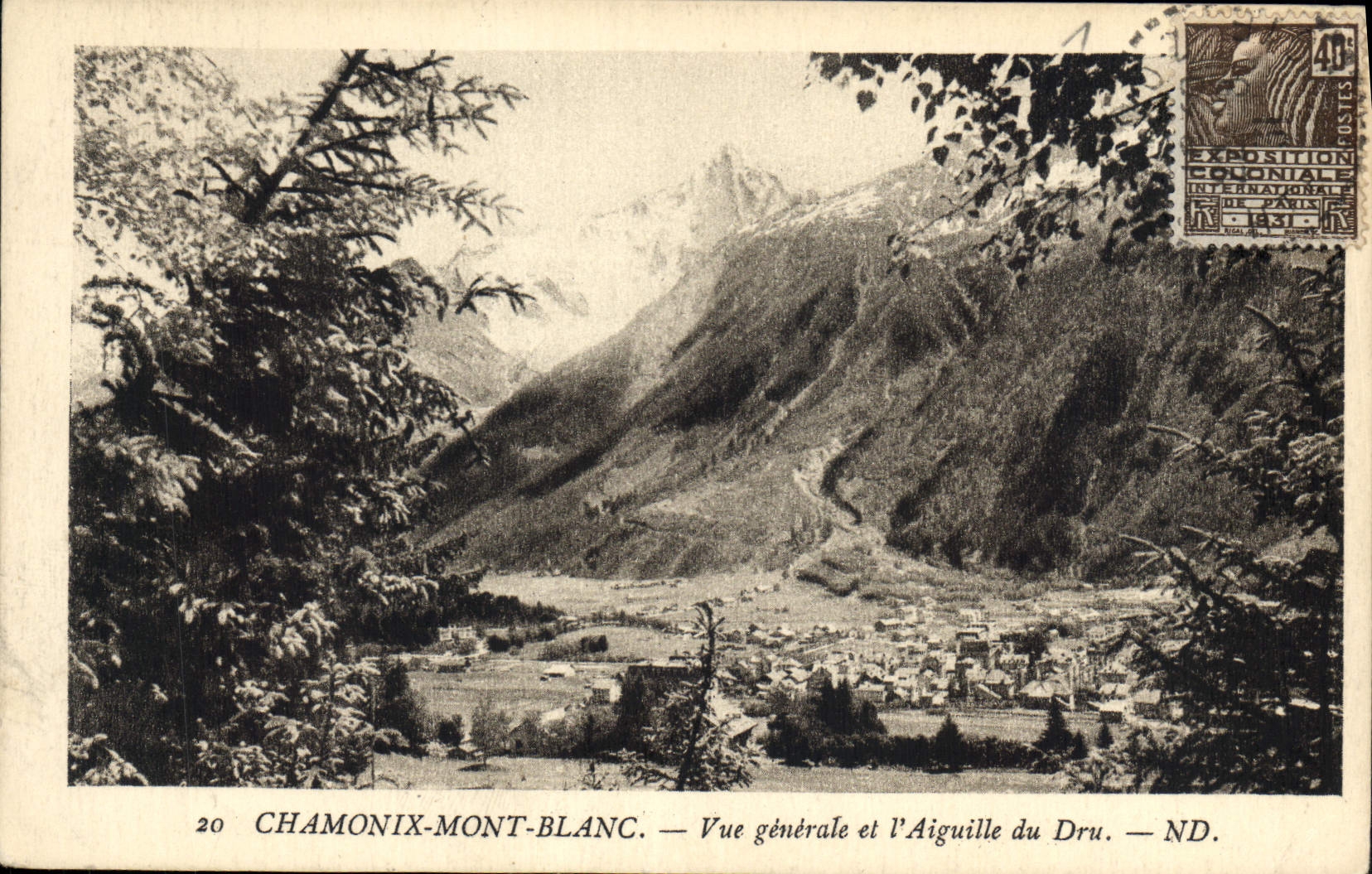 Chamonix-Mont-Blanc — Vue générale et l'Aiguille du Dru — Exposition Coloniale Internationale de Paris 1931