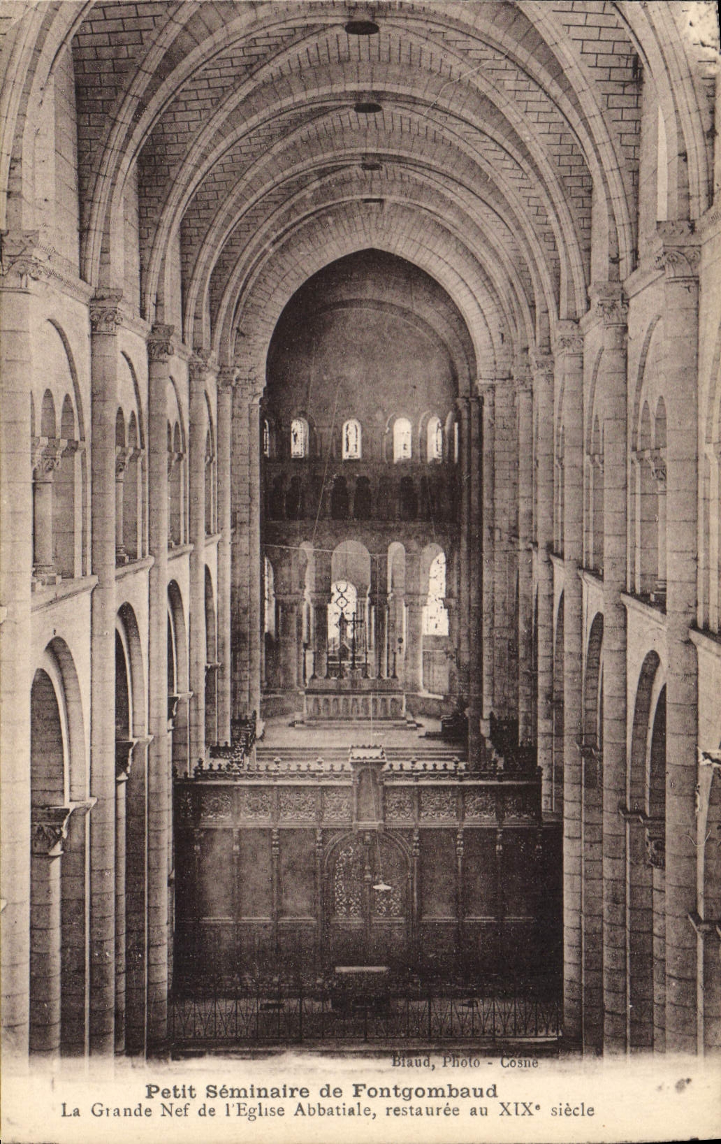 Petit Séminaire de Fontgombaud — La Grande Nef de l'Église Abbatiale, restaurée au XIXe siècle — Photo Biaud - Cosné
