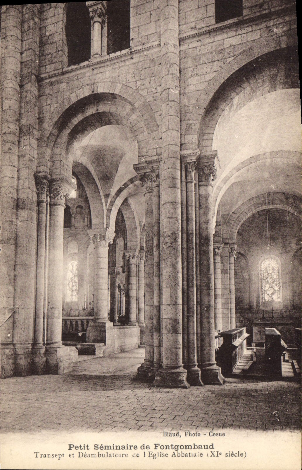 CPA Petit Seminaire de Fontgombaud Transept et Deambulatoire de l'Eglise Abbatiale 