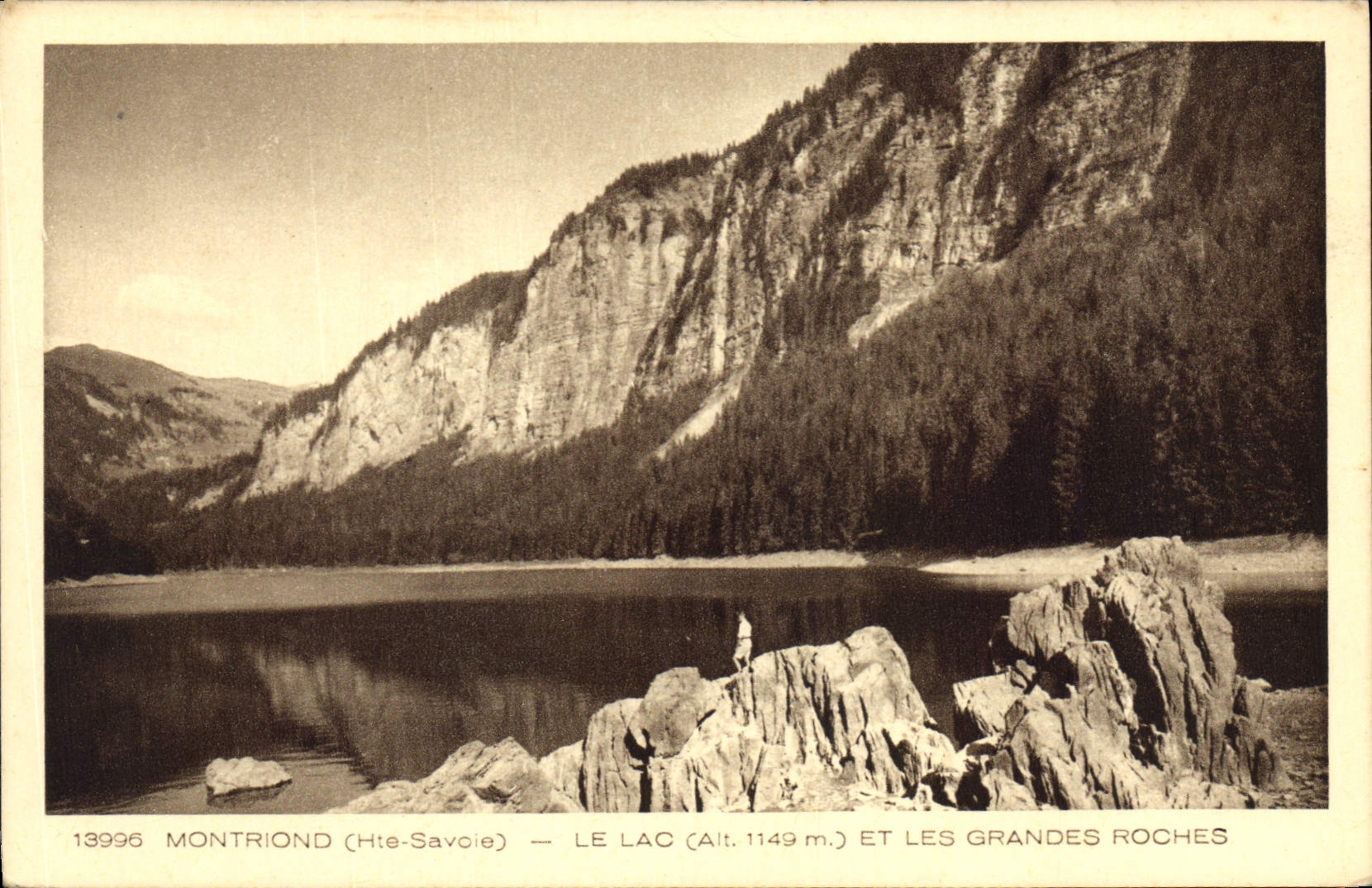 Montriond (Haute-Savoie) — Der See (Höhe 1149 m.) und die Grossen Felsen — Serie 13996
