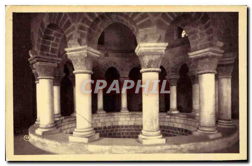 CPA Neuvy St Sepulcre Indre Le Deambulatoire 