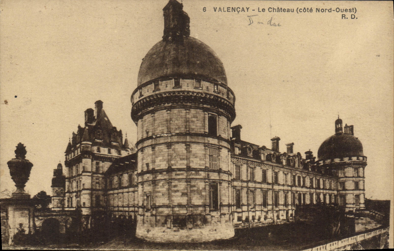 Valençay - Le Château (côté Nord-Ouest) — R. D. — n°6
