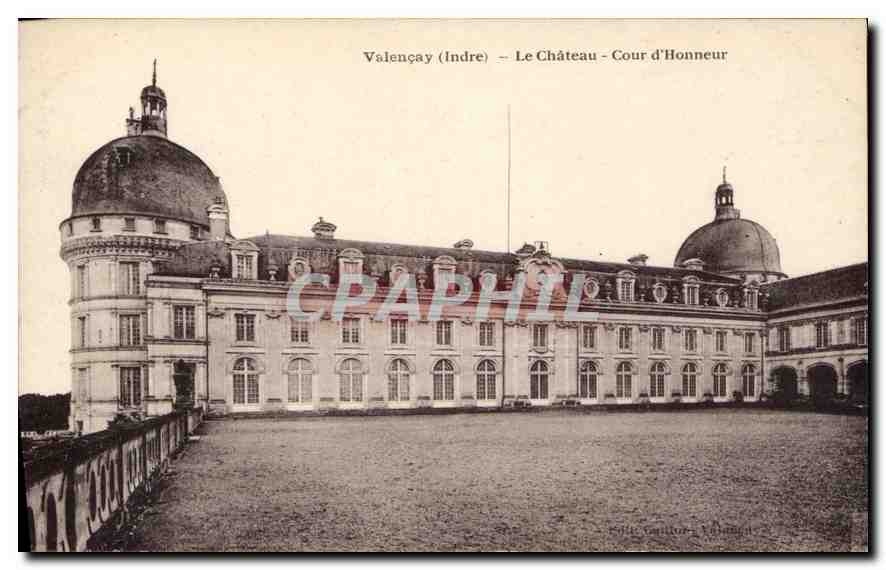 CPA Valencay Indre Le Chateau Cour d'Honneur 