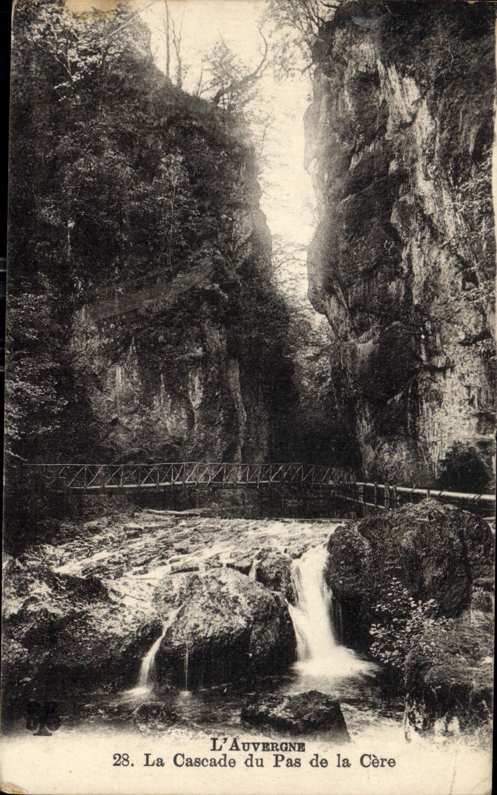 La Cascade du Pas de la Cère — L'Auvergne — n°23