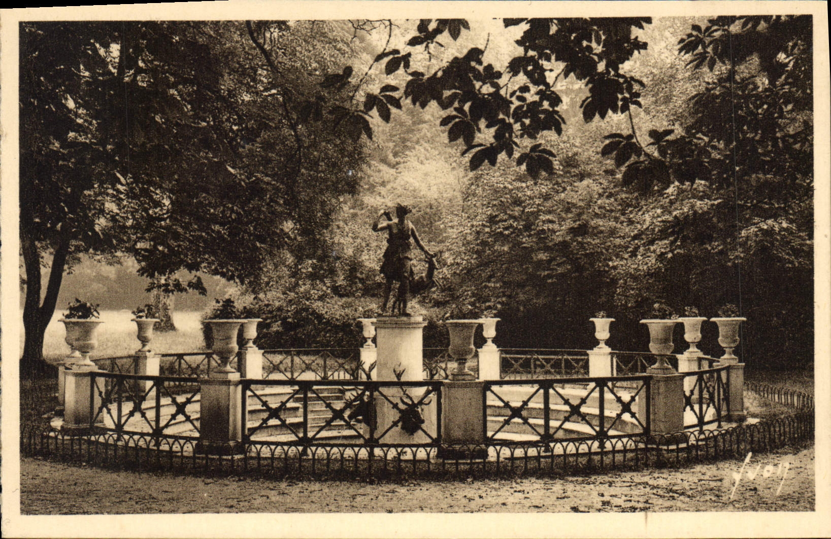CPA Fontainebleau S et M Jardins du Palais Fontaine de Diane 