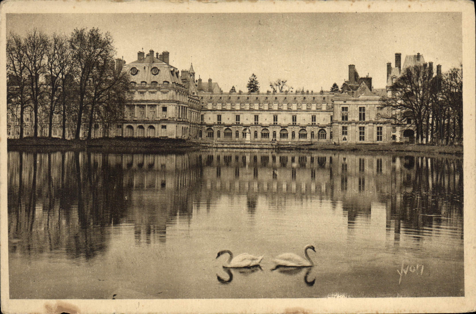 Palais van Fontainebleau — Facade over het Étang des Carpes — Kunstuitgave YVON