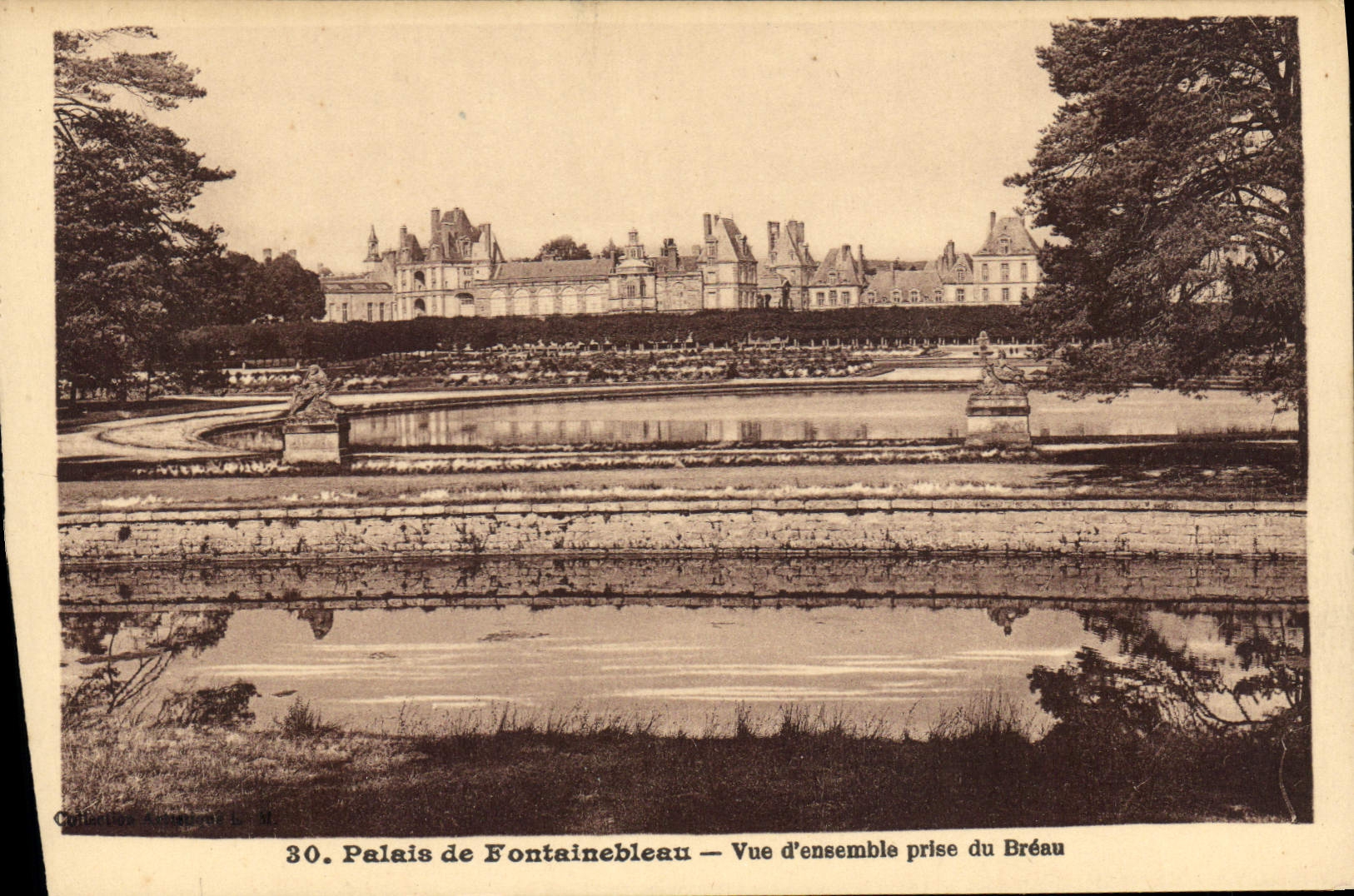 Schloss Fontainebleau — Gesamtaufnahme vom Bréau — Sammlung A. Amoros & Cie, Nr. 30