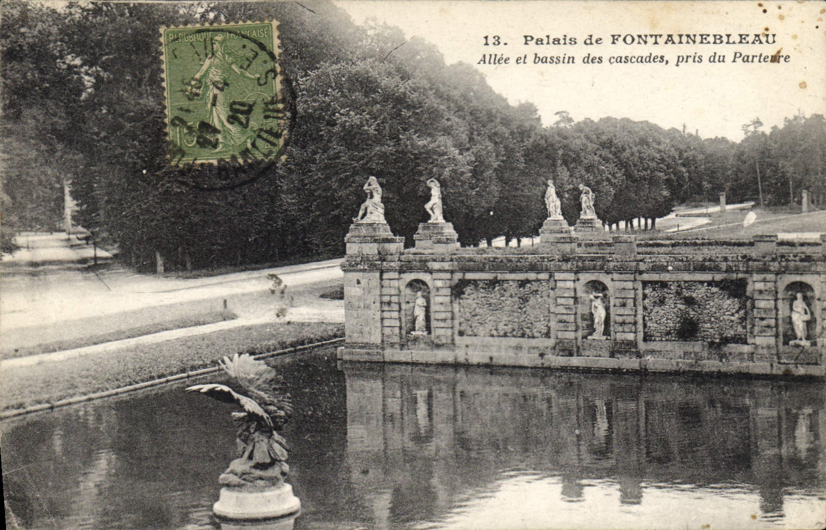 Palais de FONTAINEBLEAU — Allée et bassin des cascades, pris du Partenaire — éditeur non identifié, n° 13