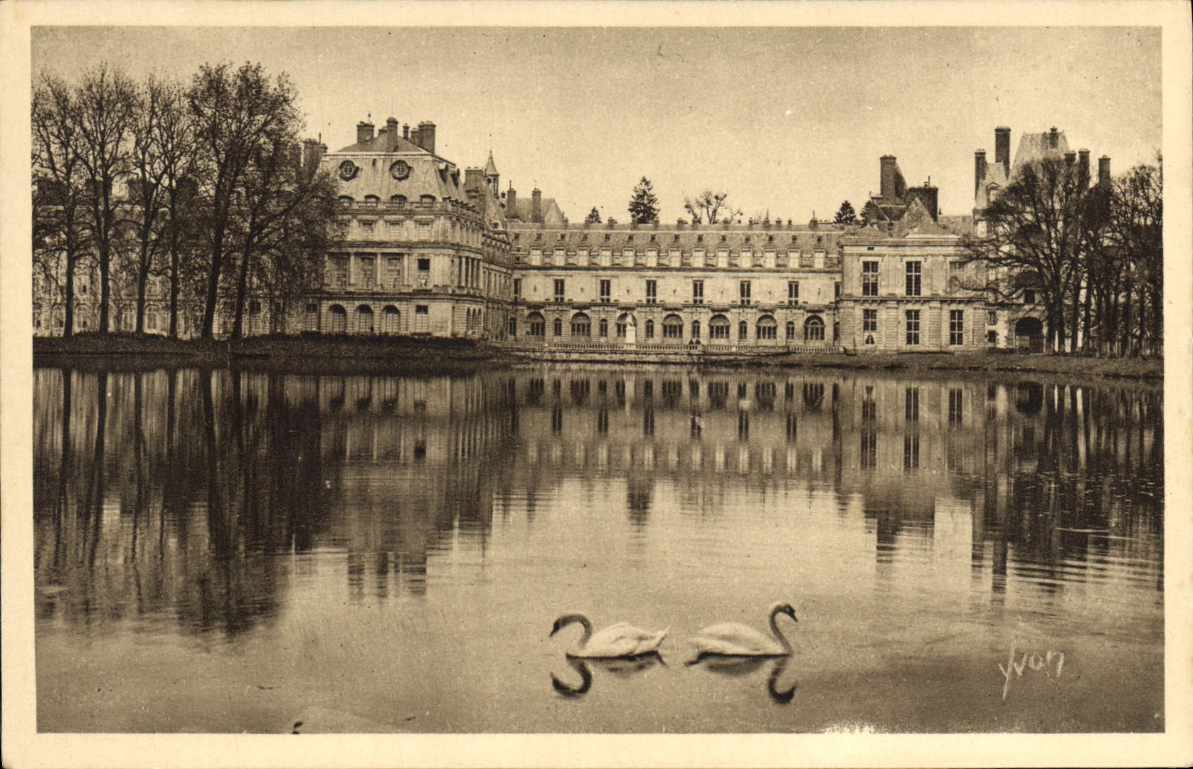 Schloss Fontainebleau — Fassade über den Karpfenweiher — Art Edition YVON, Paris