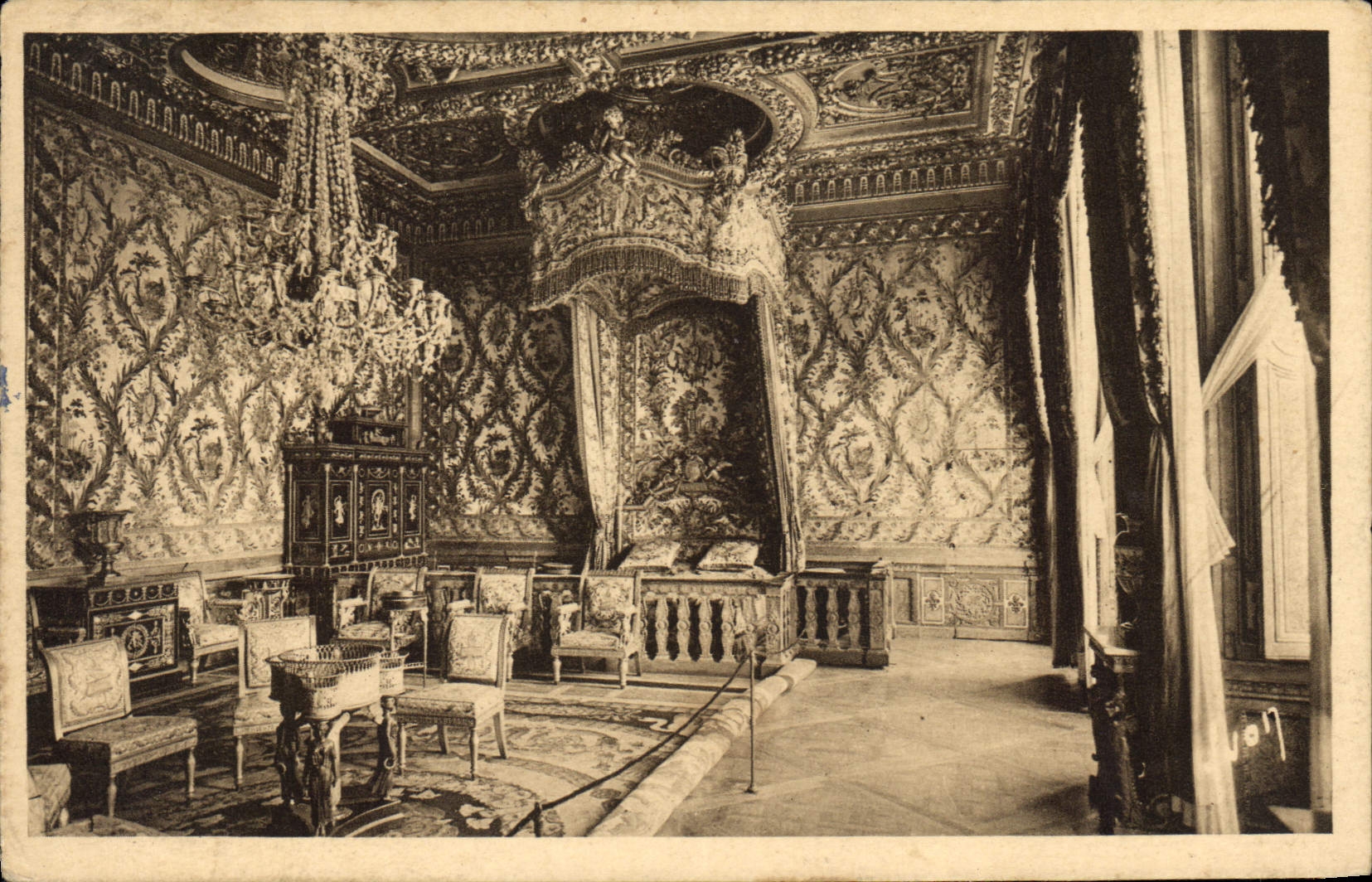 Le Palais de Fontainebleau — Chambre des Reines et des Impératrices — Les Éditions d'Art Marlet
