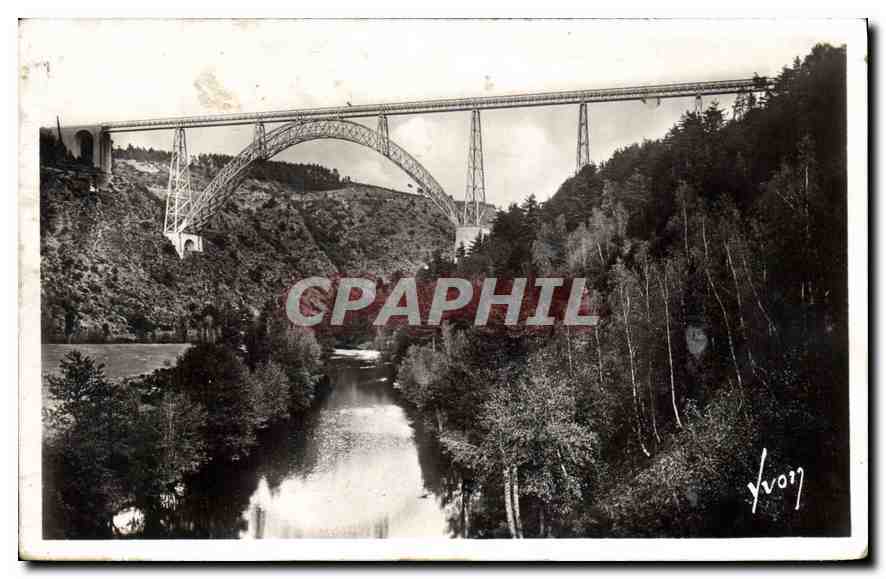 CPA Env de Saint Flour Cantal La vallee de la Truyere et le viaduc de Garabit 