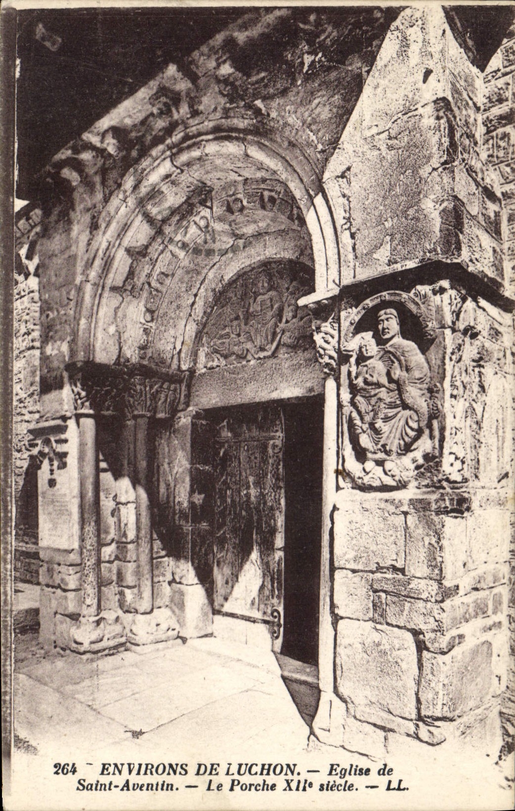 Environs de Luchon — Le Porche XIIe siècle — Église de Saint-Aventin — LL. — N° 264