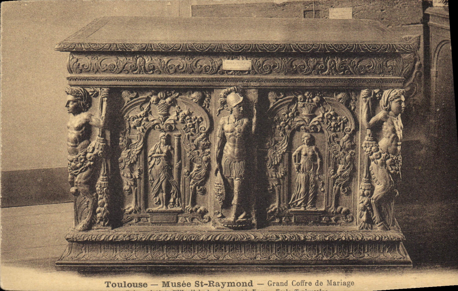 Toulouse — Musée St-Raymond — Grand Coffre de Mariage