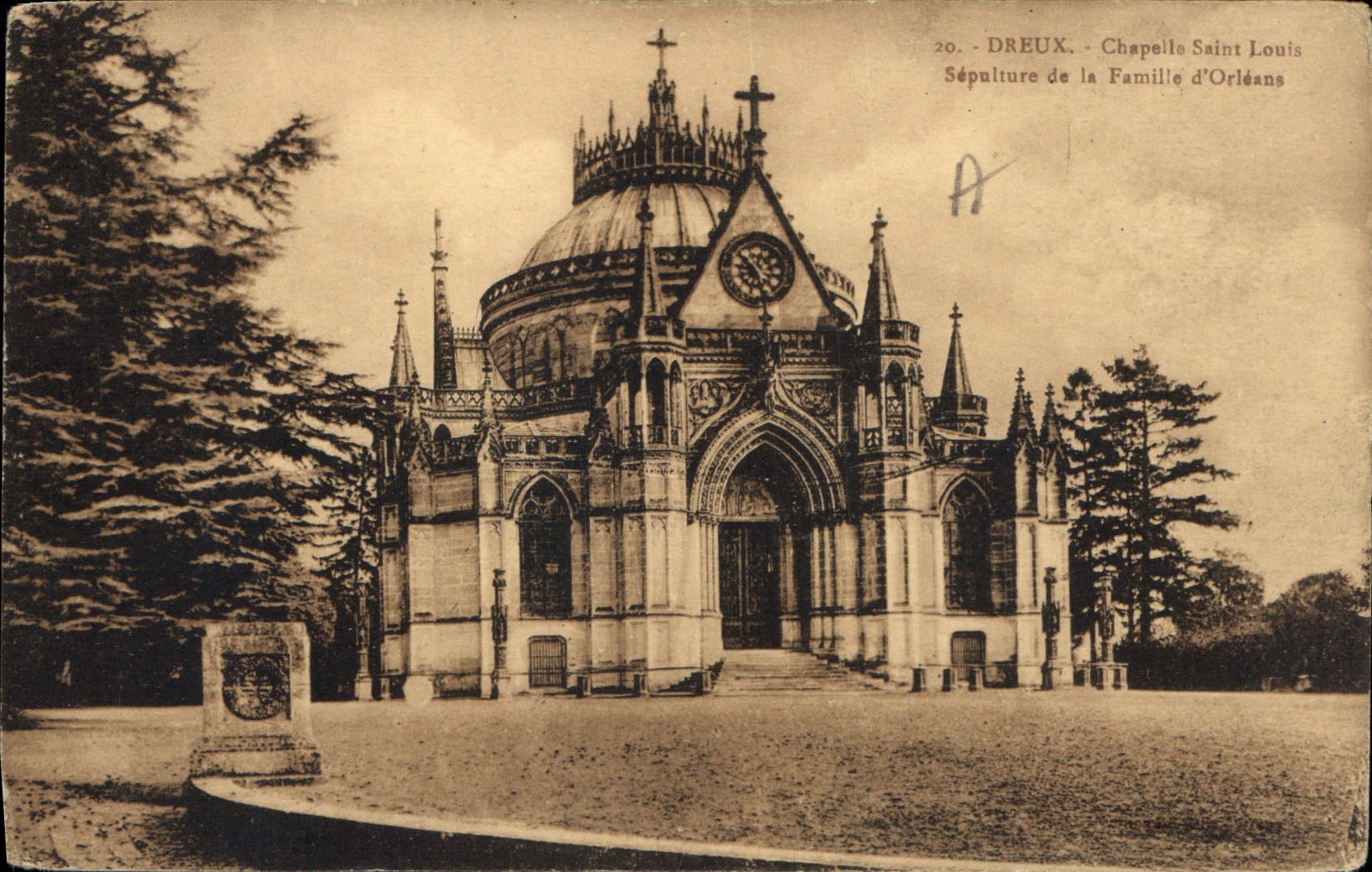 CPA Dreux Chapelle Saint Louis Sepulture de la Familie d'Orleans 