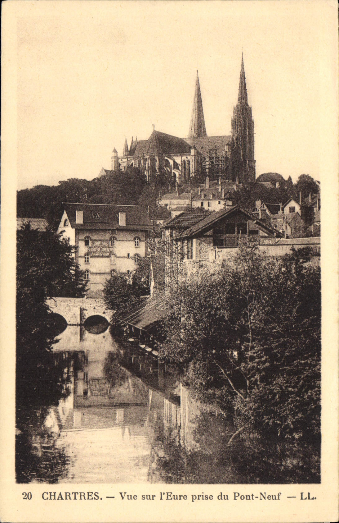 CPA Chartres Vue sur l'Eure prise du Pont Neuf 