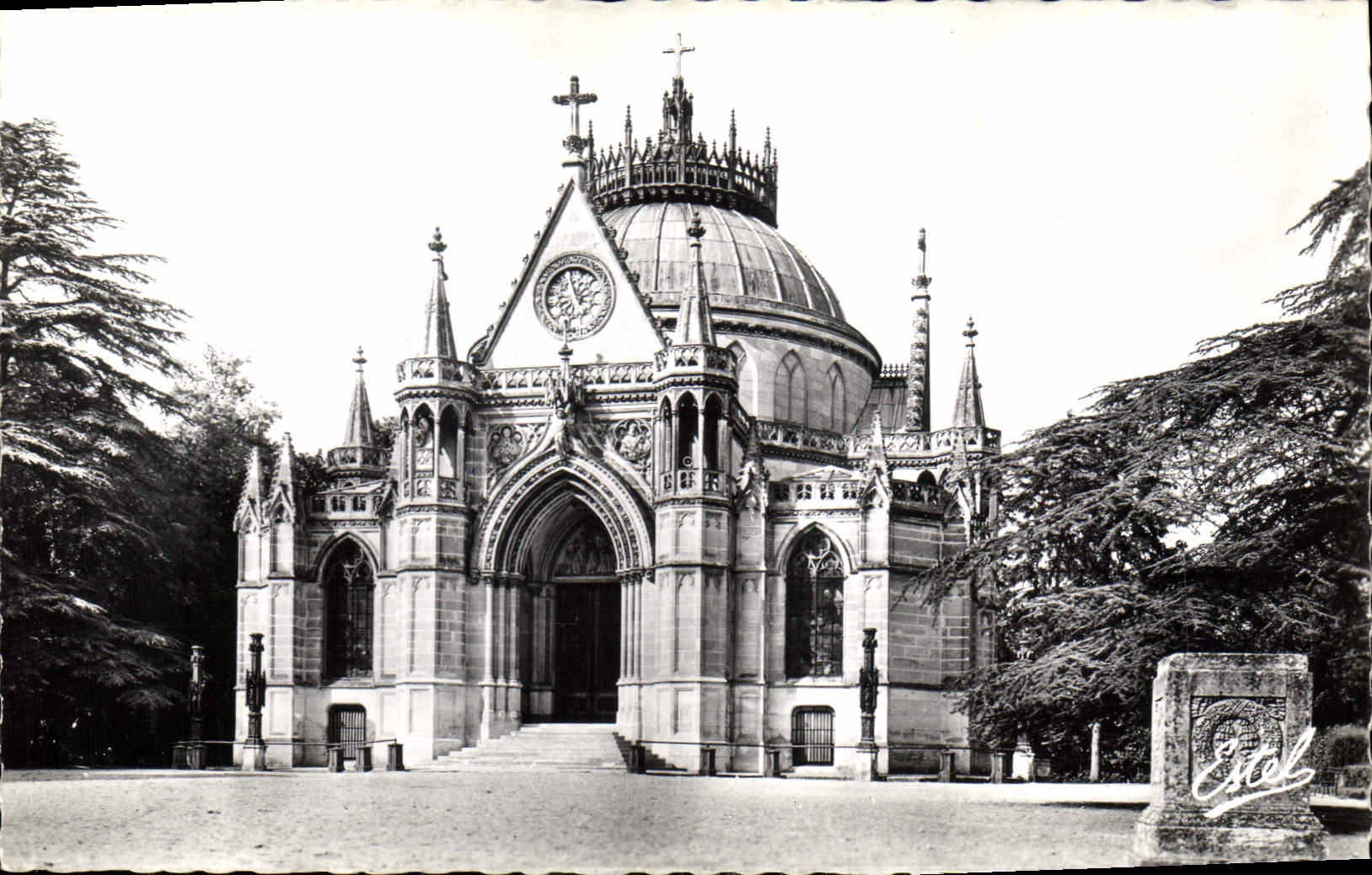 Dreux (Eure-et-Loir) — Chapelle Royale Saint-Louis, sépulture de la Famille d'Orléans — Éditions ESTEL, rue de la Mare, Blois