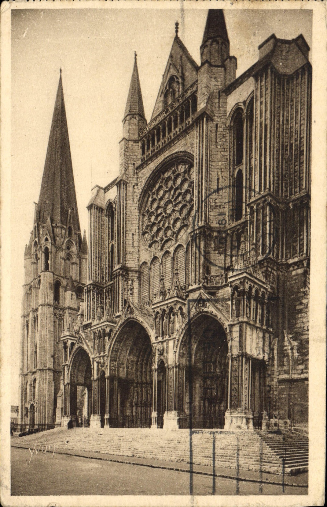 CPA Chartres Eure et Loire le Portail Sud et la Vieille Tour 