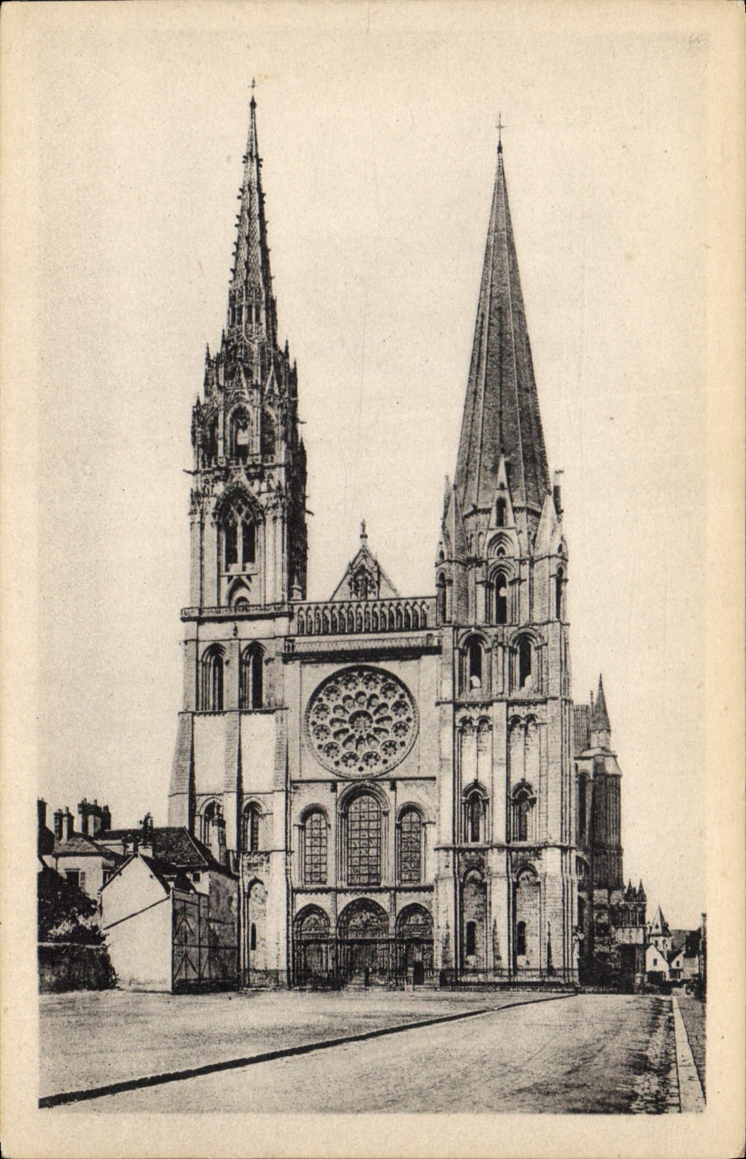Cathédrale de Chartres — Façade ouest XIIe siècle, la flèche nord XVIe siècle — Ét. Houvet