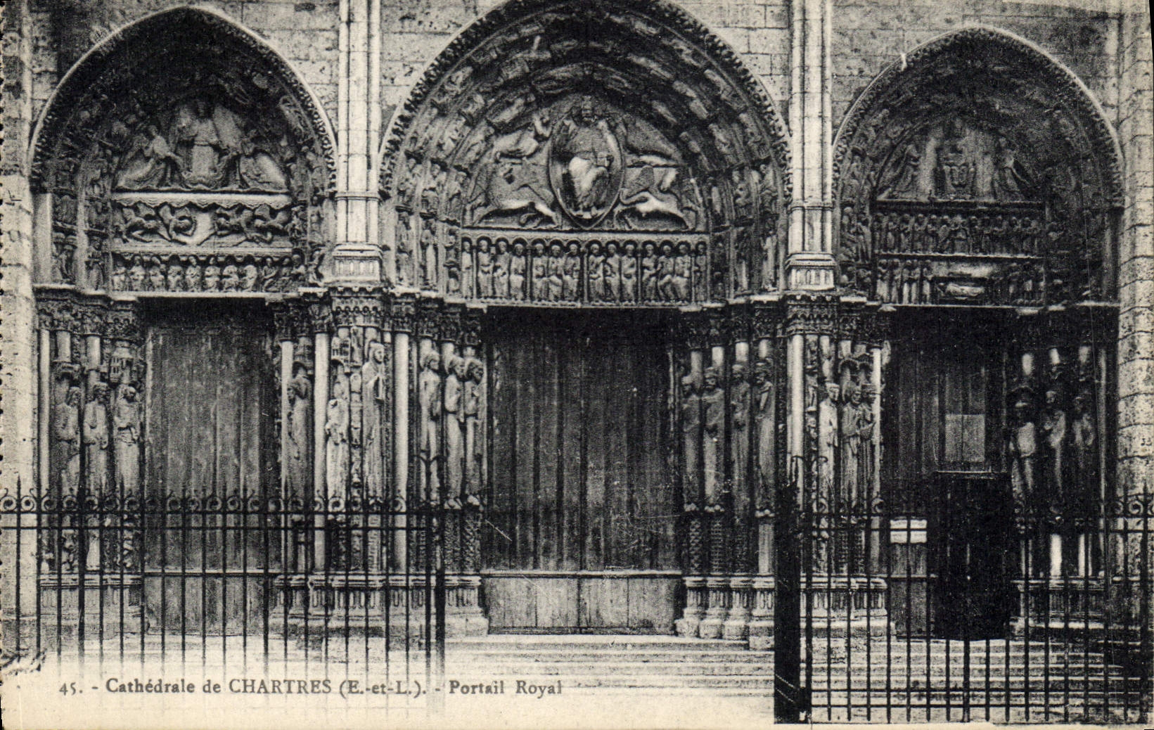 CPA Cathedrale de Chartres E et L Portail Royal 