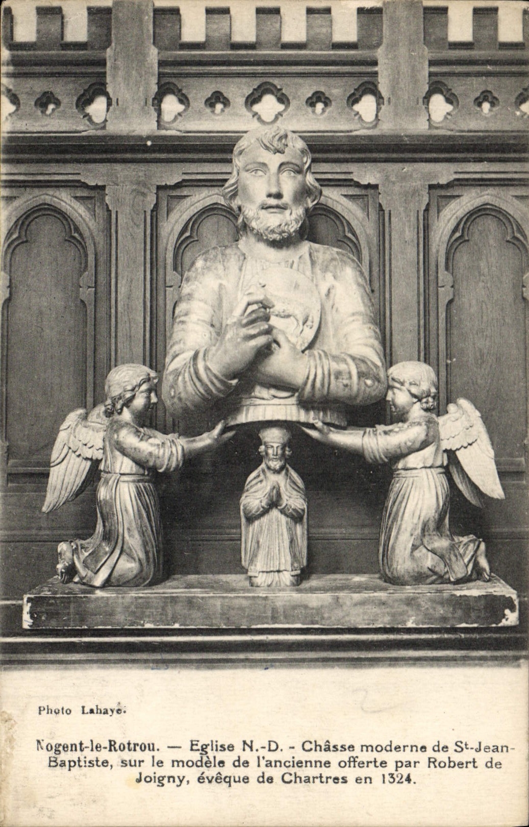 Nogent-le-Rotrou — Église N.-D. — Châsse moderne de St-Jean-Baptiste sur le modèle de l'ancienne offerte par Robert de Joigny, évêque de Chartres en 1324 — Photo Lahayé