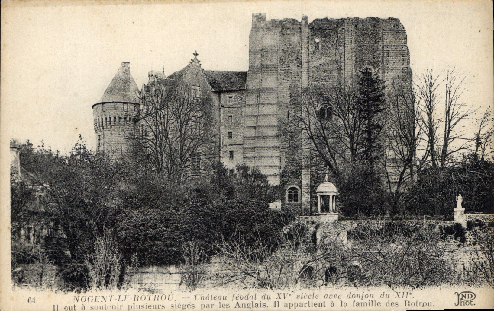Nogent-lès-Rotrou — Château féodal du XVème siècle avec donjon du XIIème