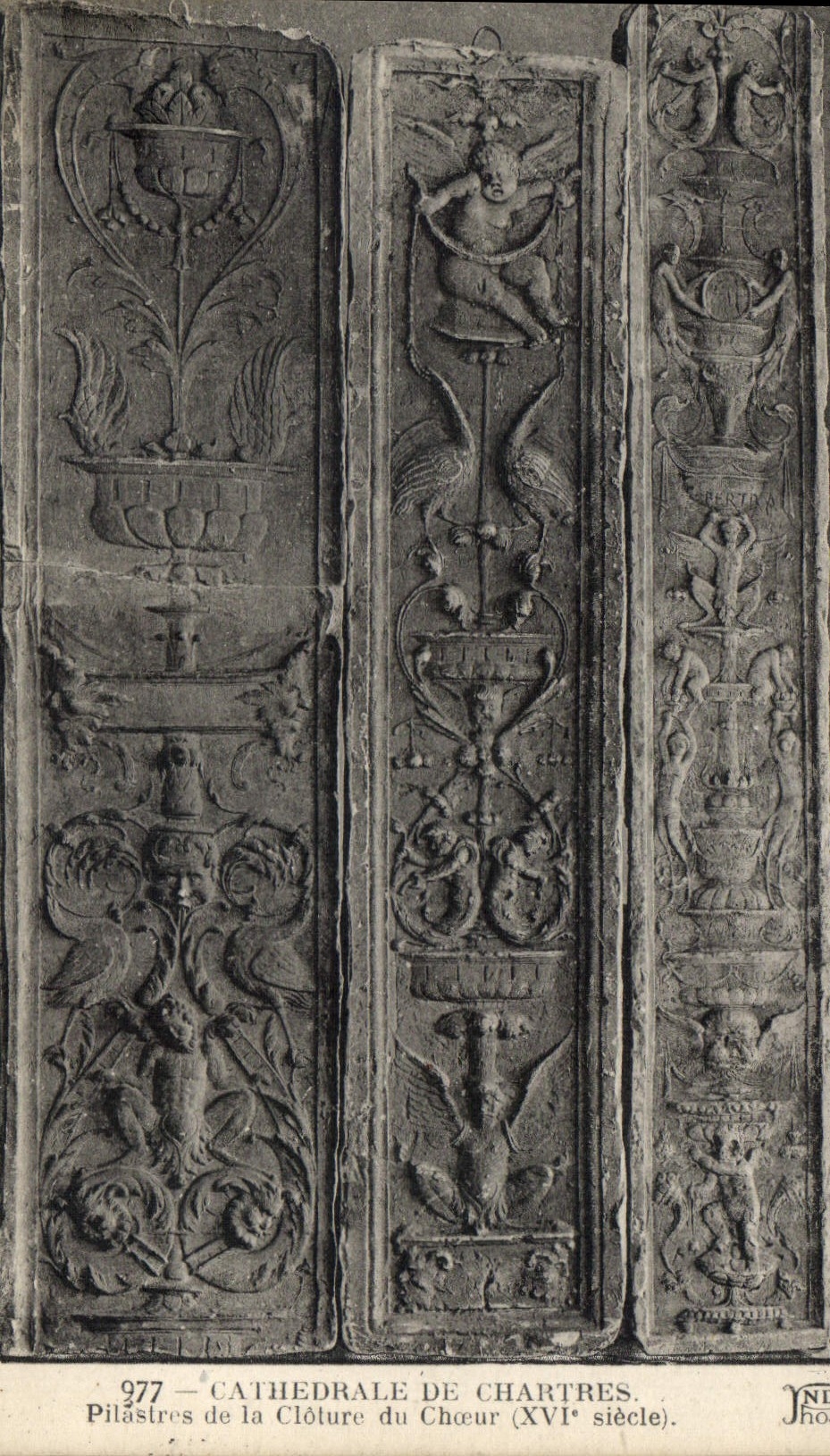 CPA Cathedrale de Chartres Pilastres de la Cloture du Choeur XVI siecle 