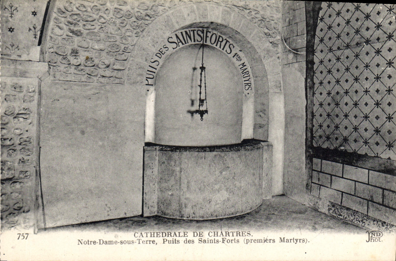 CPA Cathedrale de Chartres Notre Dame sous Terre Puits des Saints Forts premiers Martyrs 