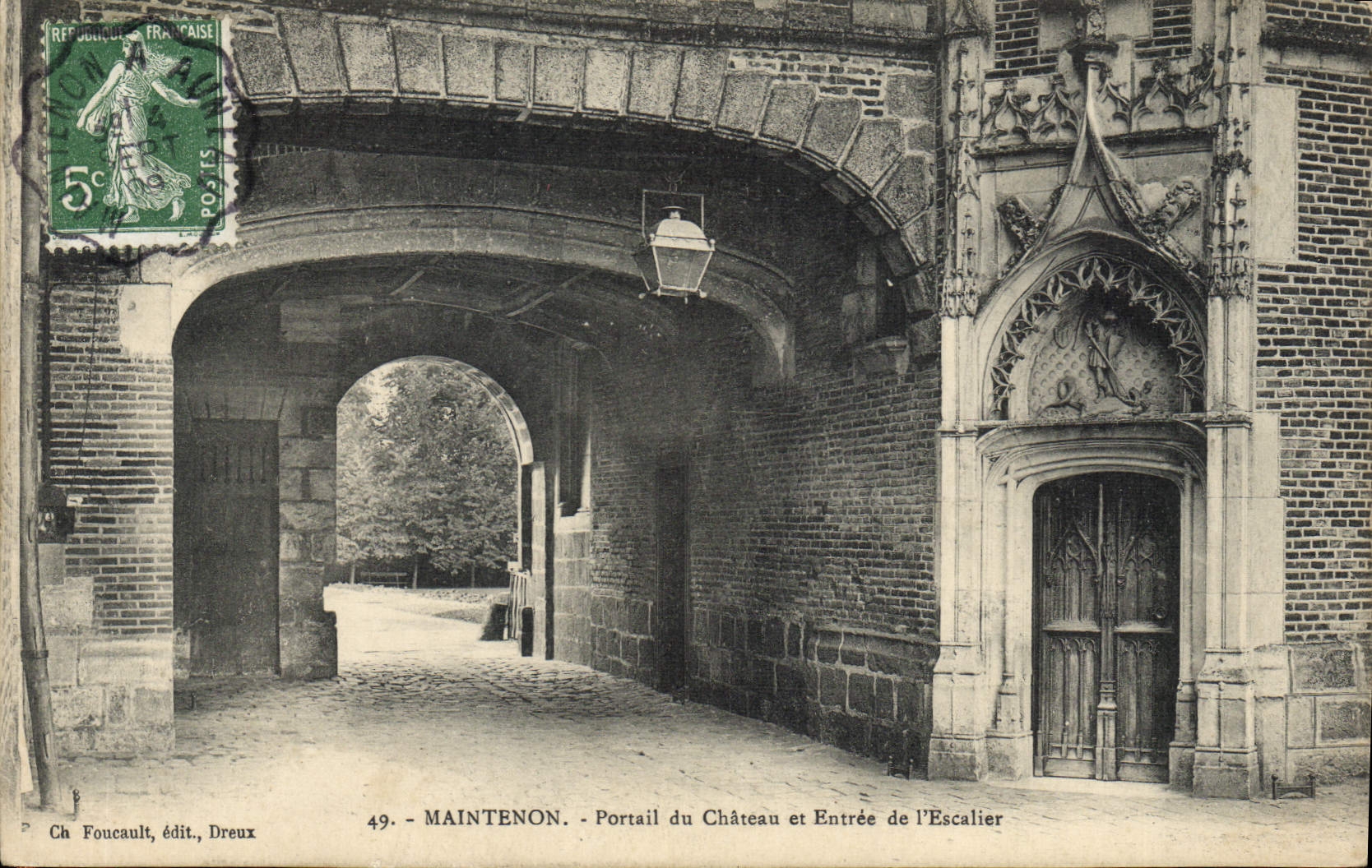 Maintenon — Portal des Schlosses und Eingang zur Treppe — Ch Foucault, Verlag, Dreux, Nr. 49